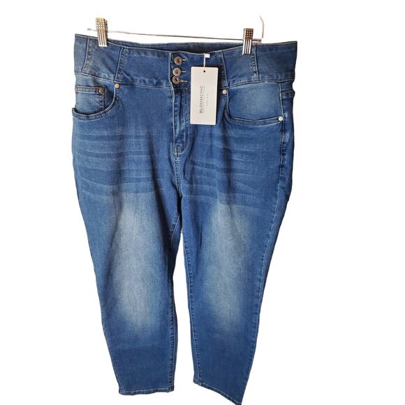 BloomChic Medium Wash 3-Button Jeans, NWT, Size 18 - Picture 1 of 6